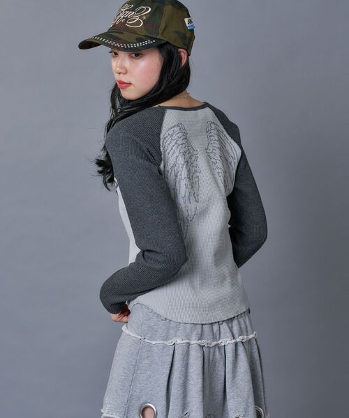 SEQUENZ(シークエンズ)の「※WEB限定 / エンジェルプリントサーマルロンT / sqnz angel thermal(Tシャツ/カットソー・レディース・ブラック/ネイビー/ワイン・FREE)」の8枚目の写真