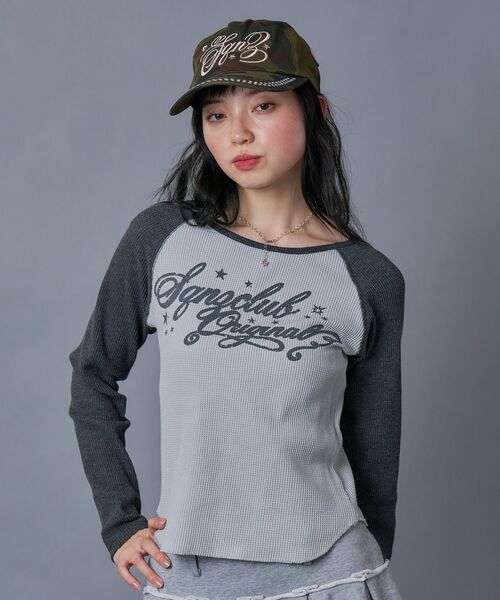SEQUENZ(シークエンズ)の「※WEB限定 / エンジェルプリントサーマルロンT / sqnz angel thermal(Tシャツ/カットソー・レディース・ブラック/ネイビー/ワイン・FREE)」の4枚目の写真