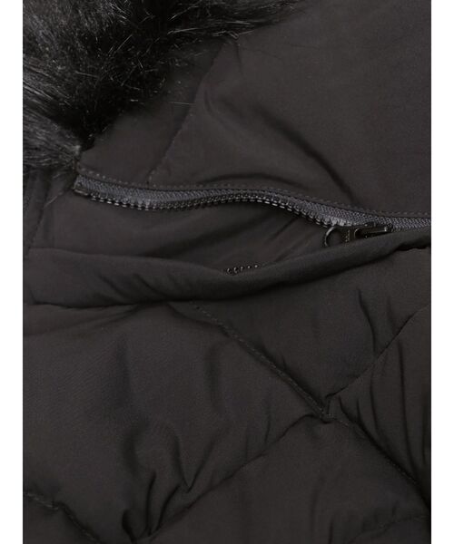 GYDA（ジェイダ）の「GDベルト付きショートダウンコート（ダウンジャケット/コート・レディース・ブラック/オフホワイト・FREE）」の4枚目の写真