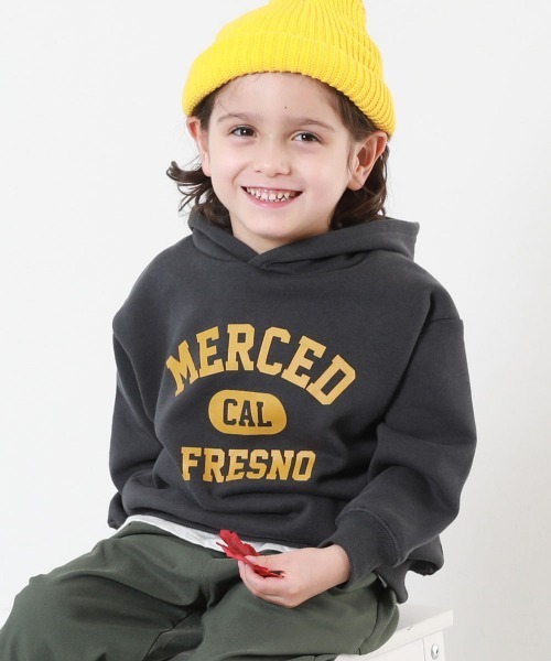 devirock(デビロック)の「デビラボ プリント裏起毛プルパーカー(パーカー・キッズ・グレー系2/ブラック系5/グレー系3/ブラック系6/ベージュ系1/ブラック系2/ブラック系4/グレー系1/ブラック系1/ベージュ系2/ブラック系3/ブルー系1/ピンク系1・100cm/110cm/120cm/130cm/140cm/150cm/160cm)」の2枚目の写真