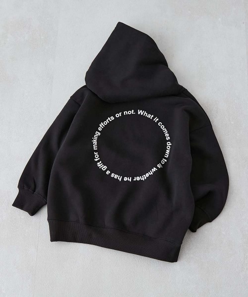 devirock(デビロック)の「デビラボ プリント裏起毛プルパーカー(パーカー・キッズ・グレー系2/ブラック系5/グレー系3/ブラック系6/ベージュ系1/ブラック系2/ブラック系4/グレー系1/ブラック系1/ベージュ系2/ブラック系3/ブルー系1/ピンク系1・100cm/110cm/120cm/130cm/140cm/150cm/160cm)」の5枚目の写真