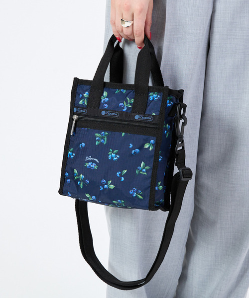 LeSportsac(レスポートサック)の「MINI N/S TOTE ベリーベリー(ショルダーバッグ・レディース・ブルー・FREE)」の2枚目の写真