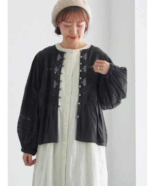 TSUHARU by Samansa Mos2(ツハルバイサマンサモスモス)の「切替レース貼り前開きブラウス(シャツ/ブラウス・レディース・キナリ/ブラック/イエロー・F)」の3枚目の写真