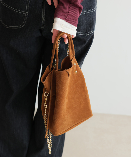 AULENTTI（オウレンティ）の「【AULENTTI/オウレンティ】チェーンストラップ スウェード TOTEBAG（トートバッグ・レディース・キャメル/ブラウン・FREE）」の4枚目の写真