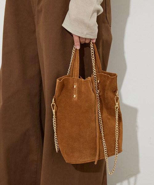 AULENTTI（オウレンティ）の「【AULENTTI/オウレンティ】チェーンストラップ スウェード TOTEBAG（トートバッグ・レディース・キャメル/ブラウン・FREE）」の5枚目の写真