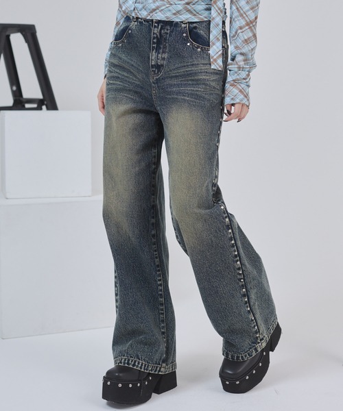 ENVYM（アンビー）の「スタッズポイントルーズデニム（デニムパンツ・レディース・ブルー・SMALL/MEDIUM）」の2枚目の写真