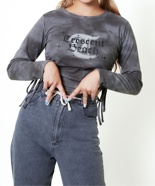 GORGE(ゴージ)の「《ムラ染めラメ×ドロスト裾》レディース 長袖カットソー ロゴプリント ストリート風 春秋冬(Tシャツ/カットソー・レディース・チャコール/ライトグレー/ブラック・F)」の8枚目の写真