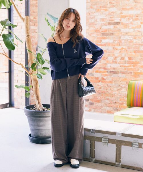 earth music&ecology(アースミュージックアンドエコロジー)の「ダブルジップロゴニットプルオーバー(スウェット・レディース・アイボリー/ネイビー/ボルドー・FREE)」の5枚目の写真