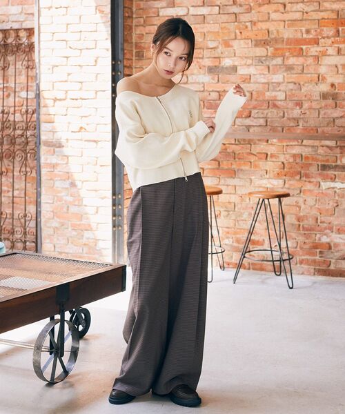 earth music&ecology(アースミュージックアンドエコロジー)の「ダブルジップロゴニットプルオーバー(スウェット・レディース・アイボリー/ネイビー/ボルドー・FREE)」の9枚目の写真