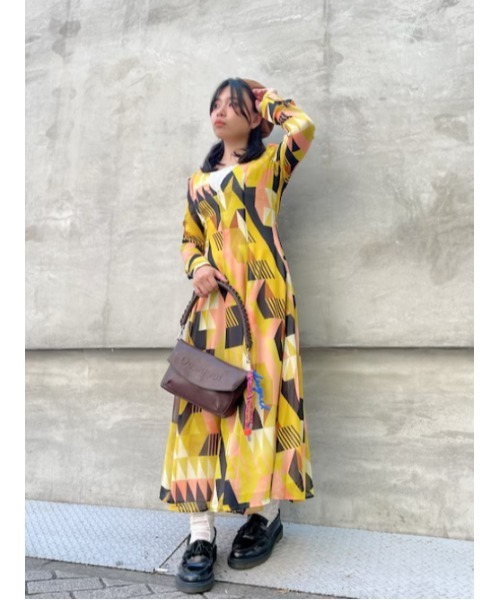 Desigual(デシグアル)の「クリスチャン・ラクロワ ジオメトリックプリント パフスリーブミディドレス(ワンピース・レディース・グリーン・S/M/L/XL/XS)」の1枚目の写真