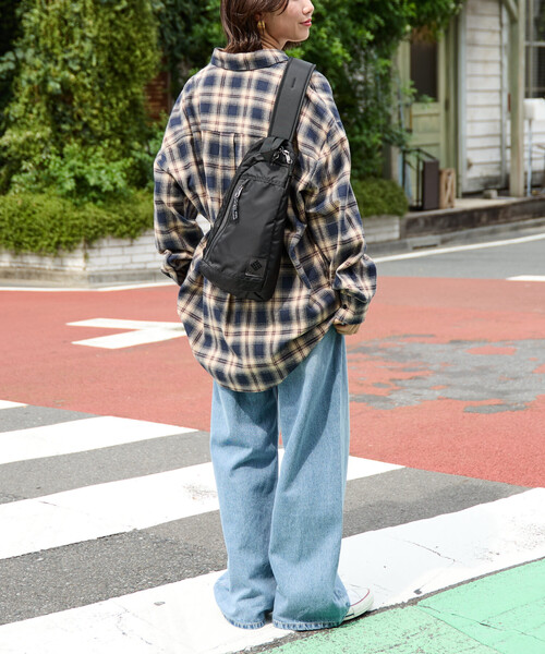FREAK'S STORE（フリークスストア）の「限定展開 Columbia/コロンビア Great Smoky Garden Body Bag/グレートスモーキーガーデン ボディバッグ（ボディバッグ/ウエストポーチ・レディース・ブルー/ブラック/ベージュ・ﾌﾘ-）」の6枚目の写真