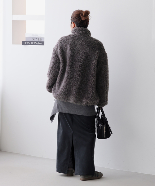 JOURNAL STANDARD（ジャーナルスタンダード）の「エアリーボア ブルゾン（ブルゾン・レディース・ベージュ/チャコールグレー・FREE）」の4枚目の写真