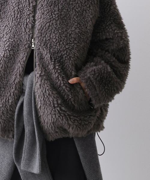 JOURNAL STANDARD（ジャーナルスタンダード）の「エアリーボア ブルゾン（ブルゾン・レディース・ベージュ/チャコールグレー・FREE）」の10枚目の写真