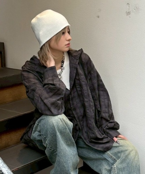 Chikashitsu +(チカシツプラス)の「【Chikashitsu +】top rivet beanie / 【チカシツプラス】トップリベットビーニー(ニットキャップ/ビーニー・メンズ・ホワイト/ブラック・ONE SIZE)」の3枚目の写真