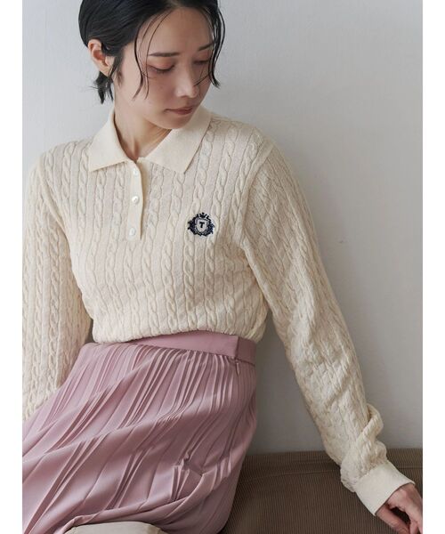 TONAL（トーナル）の「エンブレム刺繍ポロニット（ニット/セーター・レディース・オフホワイト/レッド/ネイビー・MEDIUM）」の8枚目の写真