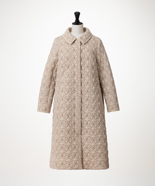 STRAWBERRY-FIELDS（ストロベリーフィールズ）の「オリジナルリボンキルト_モールリボン刺繍キルトステンカラーコート（ステンカラーコート・レディース・ブラック/ピンクベージュ・2）」の3枚目の写真