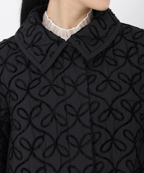 STRAWBERRY-FIELDS（ストロベリーフィールズ）の「オリジナルリボンキルト_モールリボン刺繍キルトステンカラーコート（ステンカラーコート・レディース・ブラック/ピンクベージュ・2）」の9枚目の写真