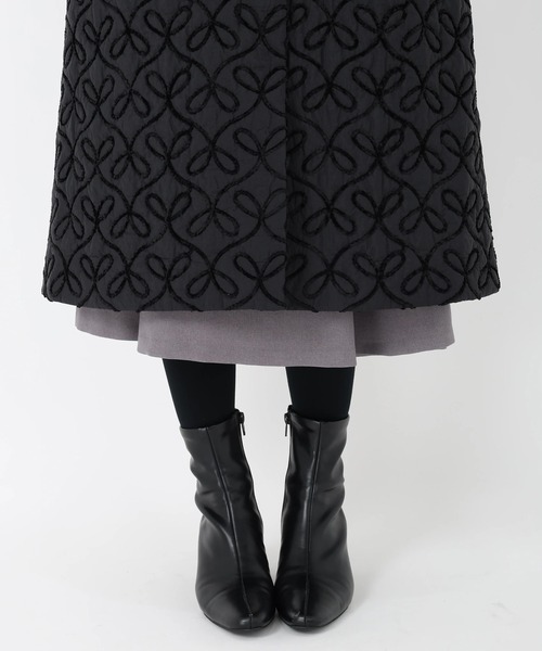 STRAWBERRY-FIELDS（ストロベリーフィールズ）の「オリジナルリボンキルト_モールリボン刺繍キルトステンカラーコート（ステンカラーコート・レディース・ブラック/ピンクベージュ・2）」の5枚目の写真