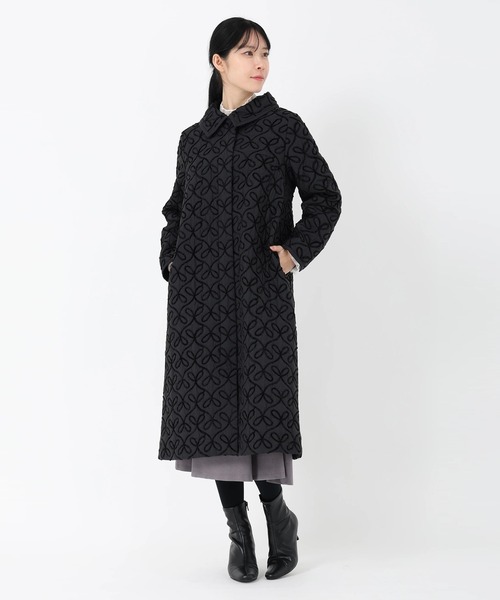 STRAWBERRY-FIELDS（ストロベリーフィールズ）の「オリジナルリボンキルト_モールリボン刺繍キルトステンカラーコート（ステンカラーコート・レディース・ブラック/ピンクベージュ・2）」の4枚目の写真
