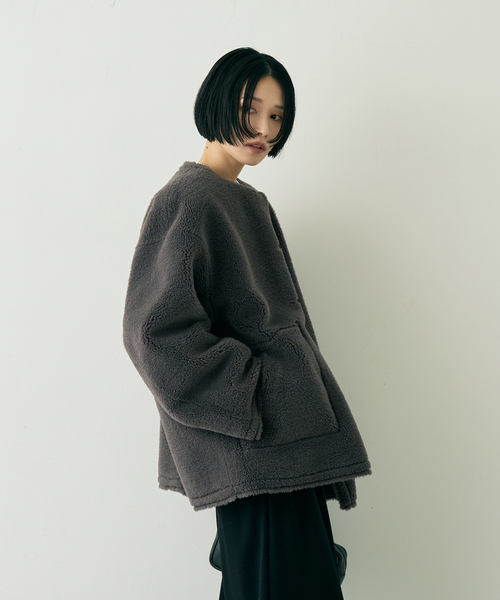 Rouge vif Anna(ルージュヴィフアンナ)の「【2サイズ展開】2WAYスウェードリバーシブルボアコート/ノーカラーコート(ノーカラーコート・レディース・モカ/チャコールグレー・36/38)」の13枚目の写真