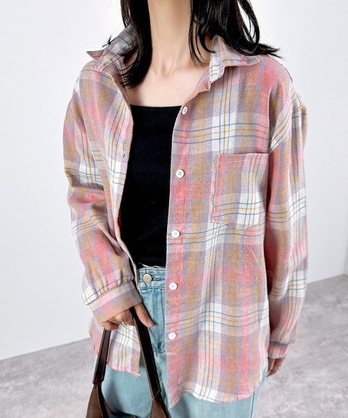 CLOTHY(クロシィ)の「【ほどよいゆとりでさらっと羽織れる薄手素材】起毛チェックシャツ(シャツ/ブラウス・レディース・グレー/ピンク・FREE)」の5枚目の写真