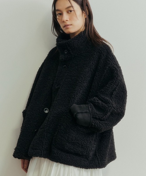 Libra Cue(リブラ キュー)の「フェイクムートンリバーシブルボアジャケット(ムートンコート・レディース・ブラック/ブラウン・FREE)」の4枚目の写真