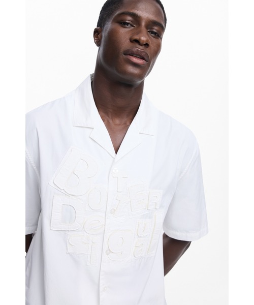 Desigual(デシグアル)の「【Desigual×BOTTER】立体ロゴリゾートシャツ(シャツ/ブラウス・メンズ・ホワイト・XL/S/M/L)」の2枚目の写真