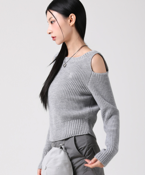 AVANDRESS(アバンドレス )の「Noga Shoulder Cut-out Knit IVORY(ニット/セーター・レディース・アイボリー・SMALL/MEDIUM)」の5枚目の写真