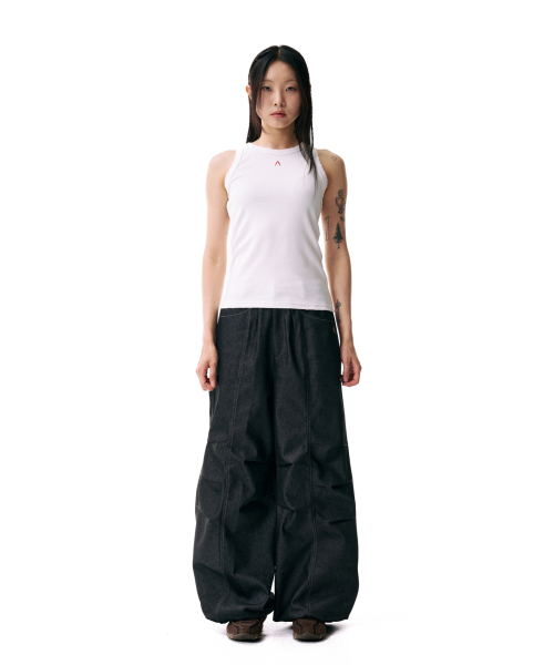 セール】Knee Pin-tuck Printed Denim Pants (Black)（デニムパンツ