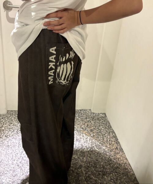 AAKAM(アーカム)の「Knee Pin-tuck Printed Denim Pants (Black)(デニムパンツ・レディース・その他・1/2)」の21枚目の写真