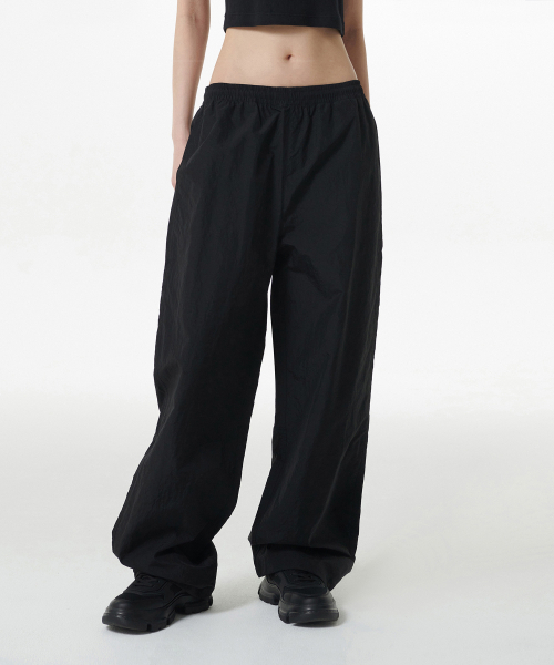 MUSINSA STANDARD WOMAN（ムシンサスタンダードウーマン）の「ウィメンズナイロンワイドストリングパンツ[ブラック]（その他パンツ・レディース・その他・30/24/26/28）」の2枚目の写真