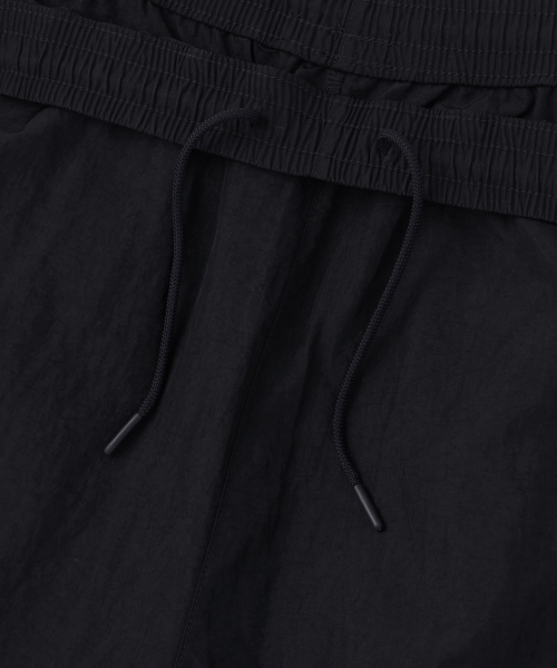 MUSINSA STANDARD WOMAN（ムシンサスタンダードウーマン）の「ウィメンズナイロンワイドストリングパンツ[ブラック]（その他パンツ・レディース・その他・30/24/26/28）」の4枚目の写真