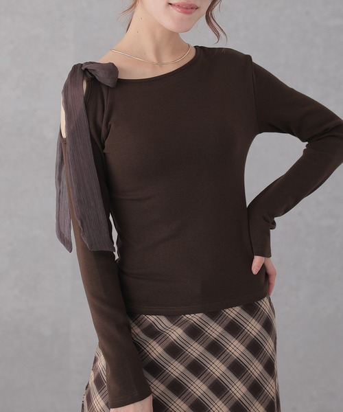 Lace Ladies(レースレディース)の「コットン混 シフォン 肩リボン オープンショルダー トップス(Tシャツ/カットソー・レディース・ブラック/チャコールグレー/ホワイト/ブラウン・FREE)」の4枚目の写真