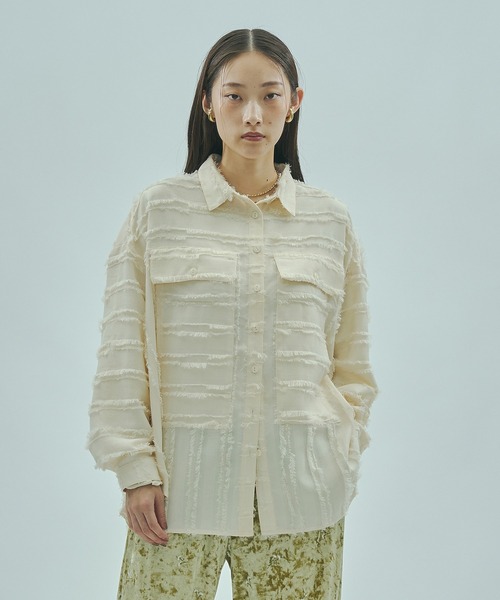 ROSE BUD（ローズバッド）の「(GENE HEAVENS)FRINGE DOBBY BIG SHIRT（シャツ/ブラウス・レディース・オフホワイト/ブラック/バーガンディー・ONE SIZE）」の4枚目の写真