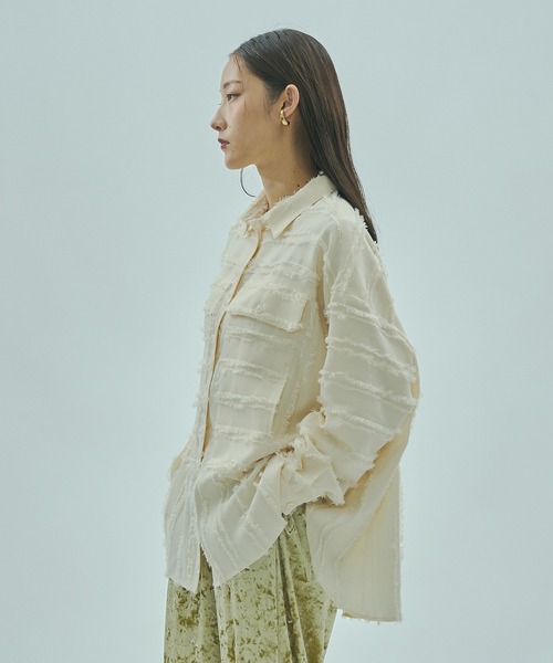 ROSE BUD（ローズバッド）の「(GENE HEAVENS)FRINGE DOBBY BIG SHIRT（シャツ/ブラウス・レディース・オフホワイト/ブラック/バーガンディー・ONE SIZE）」の5枚目の写真