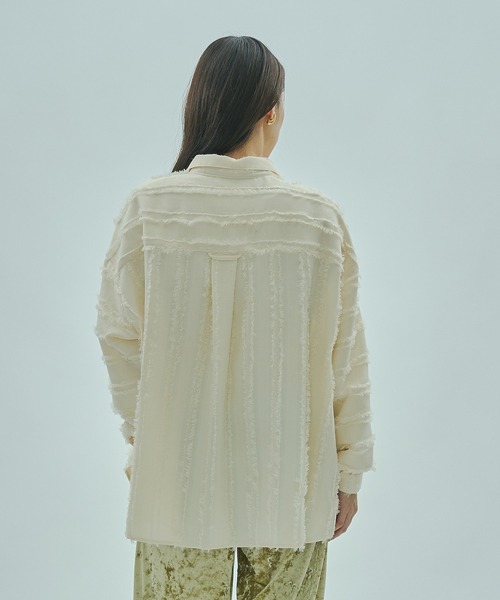 ROSE BUD（ローズバッド）の「(GENE HEAVENS)FRINGE DOBBY BIG SHIRT（シャツ/ブラウス・レディース・オフホワイト/ブラック/バーガンディー・ONE SIZE）」の6枚目の写真
