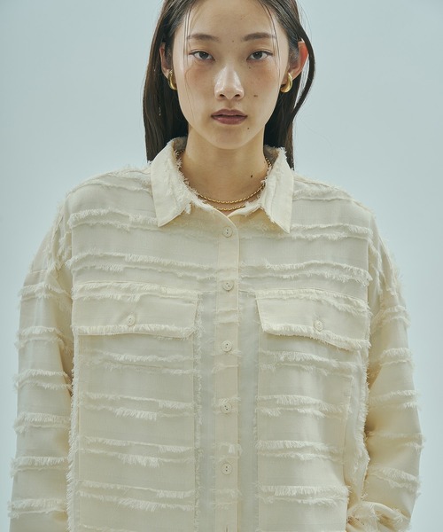 ROSE BUD（ローズバッド）の「(GENE HEAVENS)FRINGE DOBBY BIG SHIRT（シャツ/ブラウス・レディース・オフホワイト/ブラック/バーガンディー・ONE SIZE）」の10枚目の写真