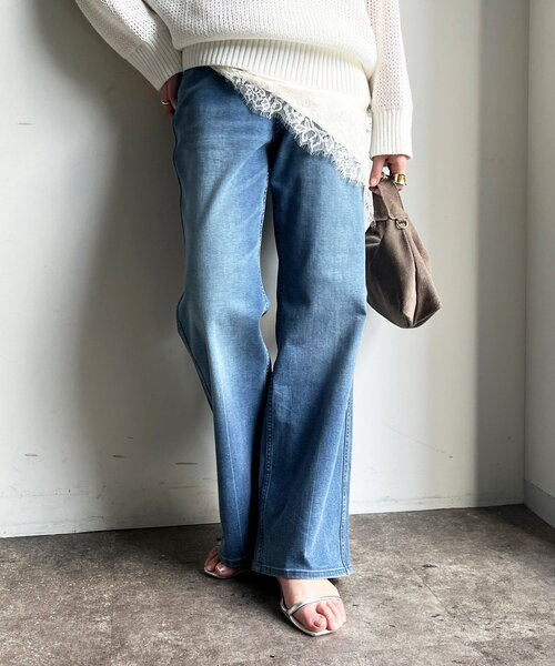 DouDou（ドゥドゥ）の「ストレッチフレアデニム（デニムパンツ・レディース・インディゴブルー/ブルー・36/38）」の2枚目の写真