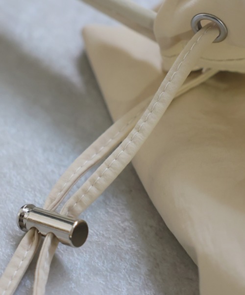 antiqua（アンティカ）の「2way バケツ型 トートバッグ（トートバッグ・レディース・アイボリー/ブラック・FREE）」の9枚目の写真