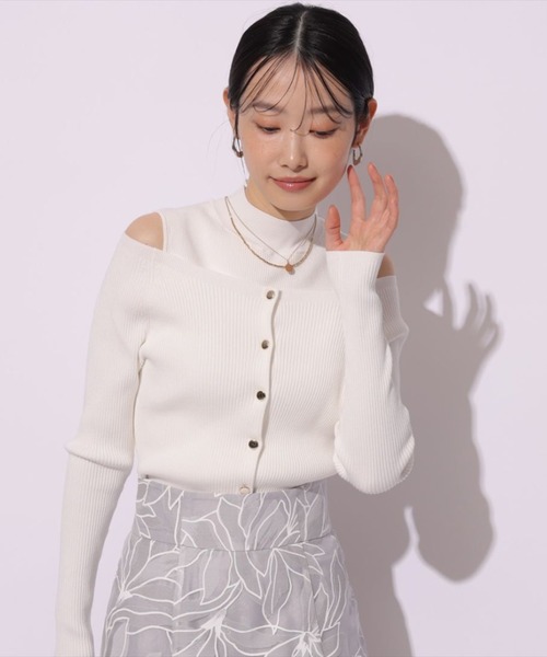 Mystrada（マイストラーダ）の「オフショルアンサンブル（ニット/セーター・レディース・ブラック/ホワイト/ライトパープル/ブルーグレー・38）」の2枚目の写真