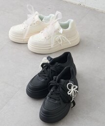 continuer de NICE CLAUP（コンティニューデナイスクラップ）の「《カスタム可能◎》チャーム付チュールリボンスニーカー（スニーカー）」