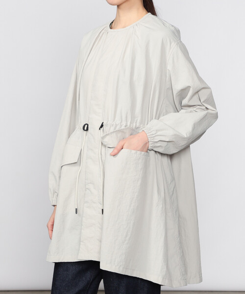 LE GLAZIK(ルグラジック)の「LE GLAZIK | ナイロン ノーカラーコート WOMEN(ノーカラーコート・レディース・ライトグレー/ベージュ/ブラック・36)」の14枚目の写真