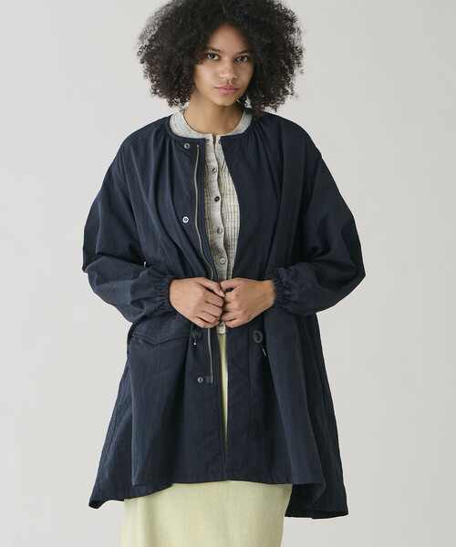 LE GLAZIK(ルグラジック)の「LE GLAZIK | ナイロン ノーカラーコート WOMEN(ノーカラーコート・レディース・ライトグレー/ベージュ/ブラック・36)」の6枚目の写真