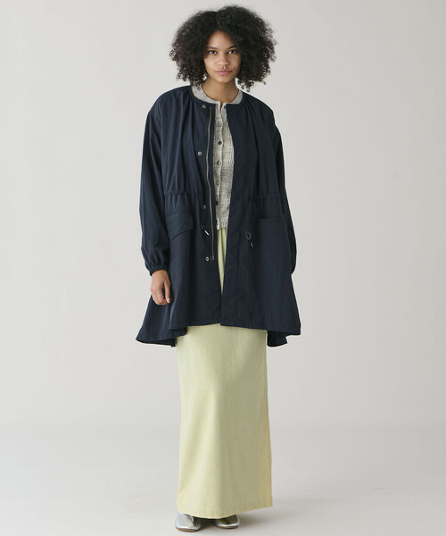 LE GLAZIK(ルグラジック)の「LE GLAZIK | ナイロン ノーカラーコート WOMEN(ノーカラーコート・レディース・ライトグレー/ベージュ/ブラック・36)」の4枚目の写真