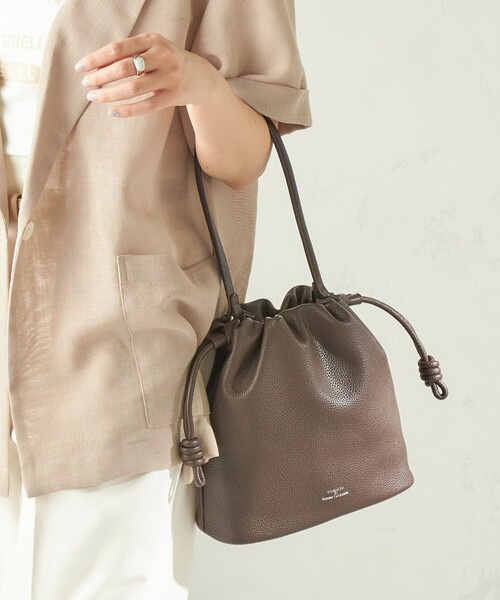 SHIPS(シップス)の「【WEB限定】George Cinq:DRAWSTRING BAG(S)(ショルダーバッグ・レディース・ライトイエロー/ベージュ系/ライトブルー/ブラック/オフホワイト/ブラウン/ネイビー・ONE SIZE)」の4枚目の写真