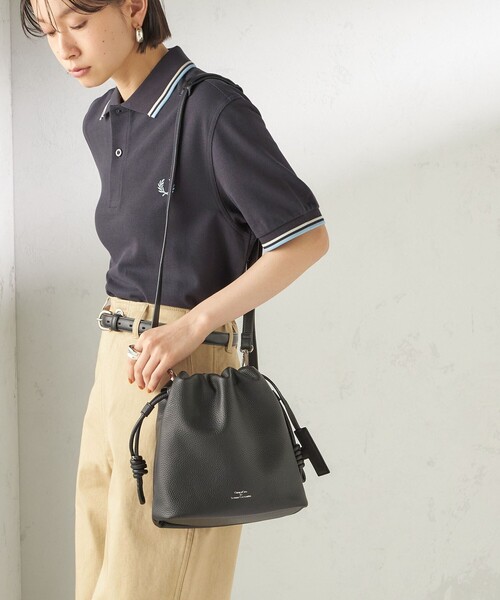 SHIPS(シップス)の「【WEB限定】George Cinq: DRAWSTRING BAG(S)(ショルダーバッグ・レディース・ライトイエロー/ベージュ系/ライトブルー/ブラック/オフホワイト/ブラウン/ネイビー/キャメル/ワイン/ダークブラウン・ONE SIZE)」の22枚目の写真