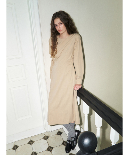 ETMON(エトモン)の「Side Tuck Shirring Dress, Beige(ワンピース・レディース・その他・S/M)」の2枚目の写真
