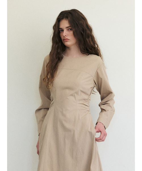 ETMON(エトモン)の「Side Tuck Shirring Dress, Beige(ワンピース・レディース・その他・S/M)」の3枚目の写真