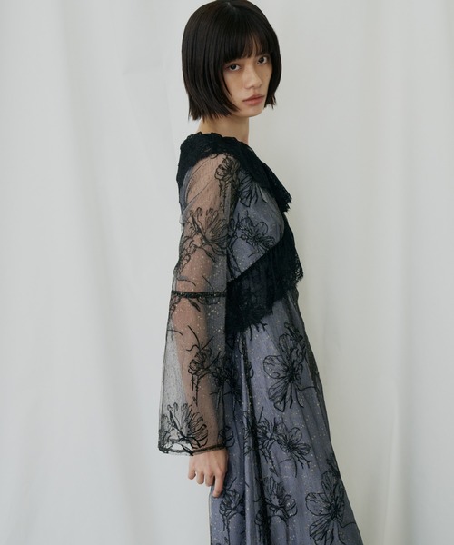 ANDRESD(アンドレスド)の「クロスレースフラワードレス / cross lace flower dress(ドレス・レディース・グレー/モカ/ベージュ・L/M/S)」の6枚目の写真