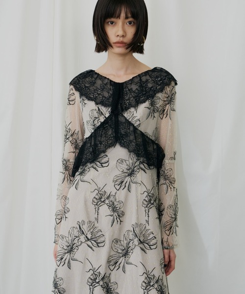 ANDRESD(アンドレスド)の「クロスレースフラワードレス / cross lace flower dress(ドレス・レディース・グレー/モカ/ベージュ・L/M/S)」の4枚目の写真